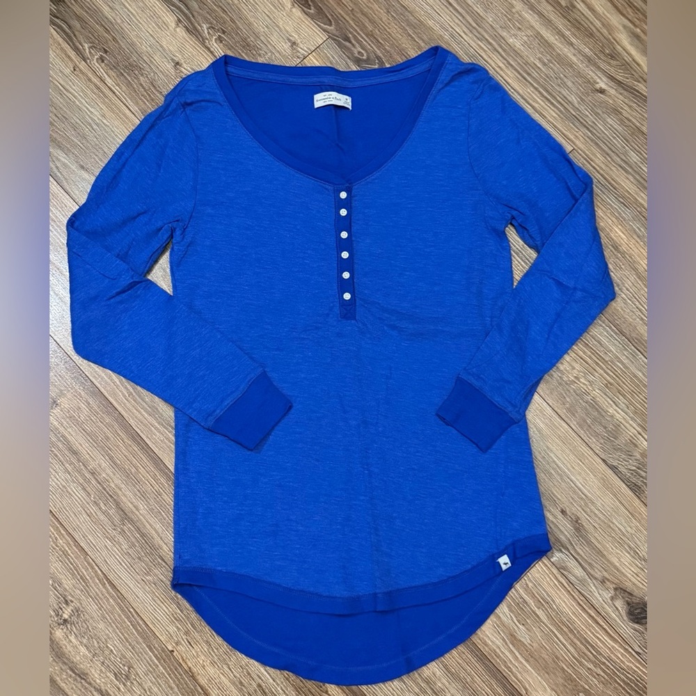 Abercrombie & Fitch Blue Long Sleeve Elise Tee